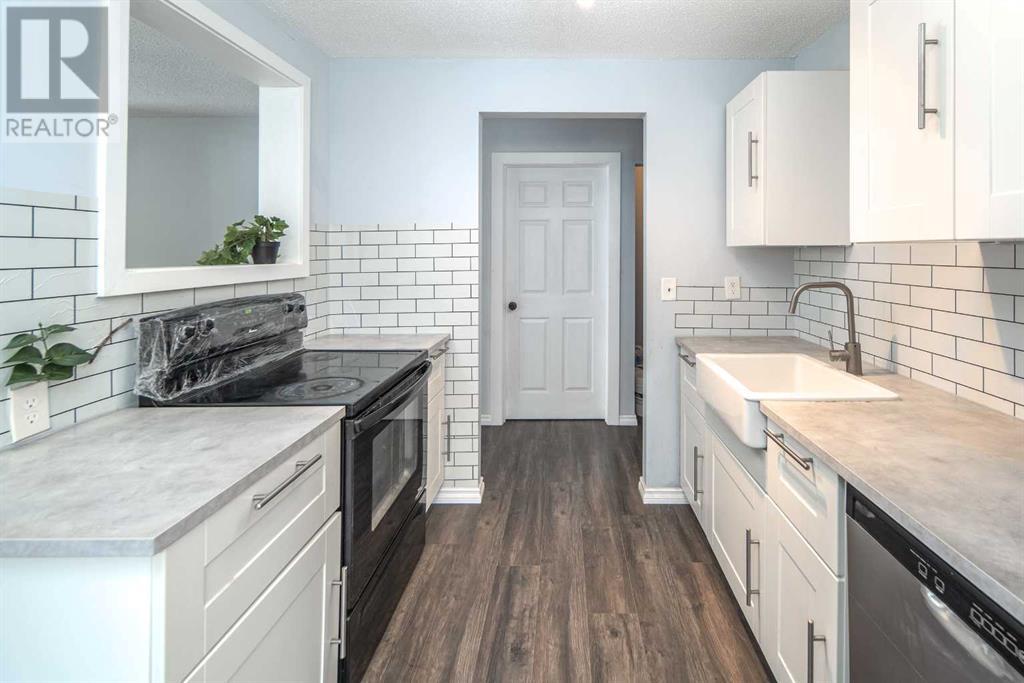 Property at 206, 219 Huntington Park Bay NW image 5