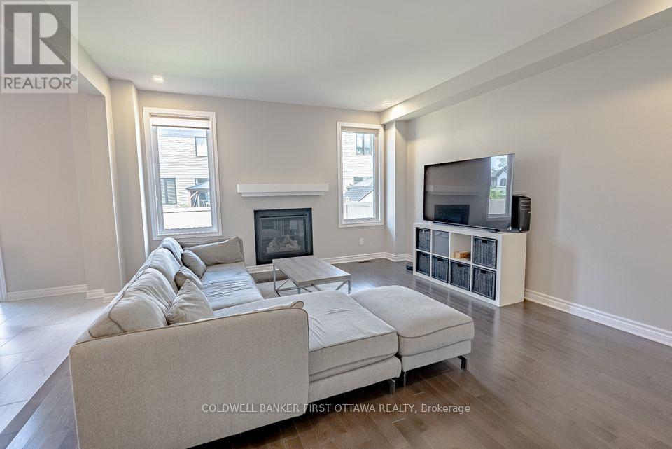12 Hawks Landing Crescent, Ottawa, Ontario  K2S 1W1 - Photo 10 - X12144680