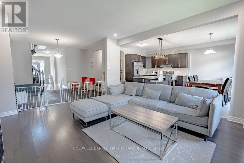 12 Hawks Landing Crescent, Ottawa, Ontario  K2S 1W1 - Photo 11 - X12144680