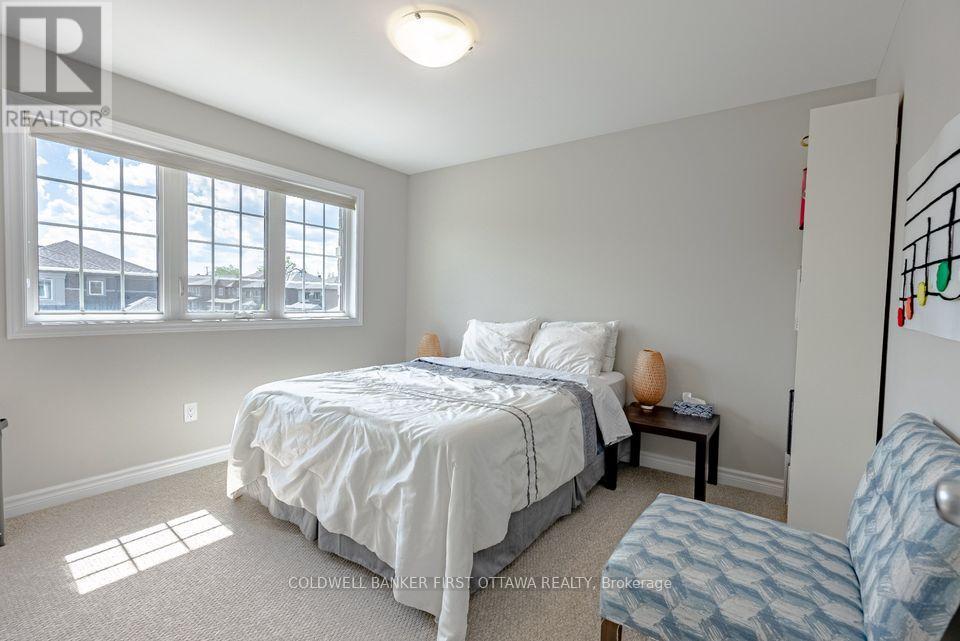 12 Hawks Landing Crescent, Ottawa, Ontario  K2S 1W1 - Photo 18 - X12144680