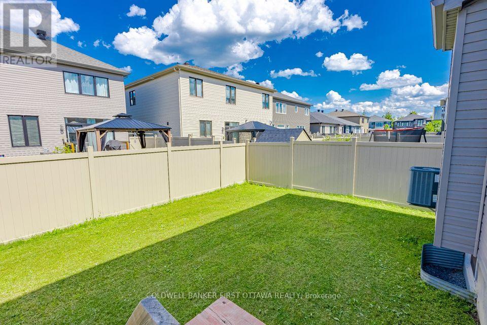 12 Hawks Landing Crescent, Ottawa, Ontario  K2S 1W1 - Photo 29 - X12144680