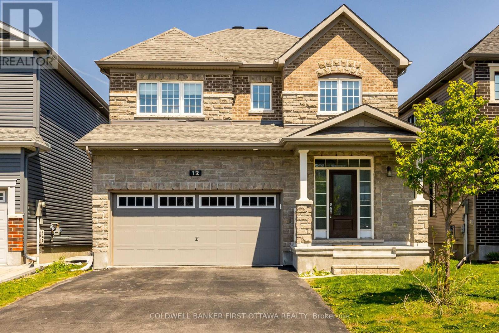 12 Hawks Landing Crescent, Ottawa, Ontario  K2S 1W1 - Photo 3 - X12144680