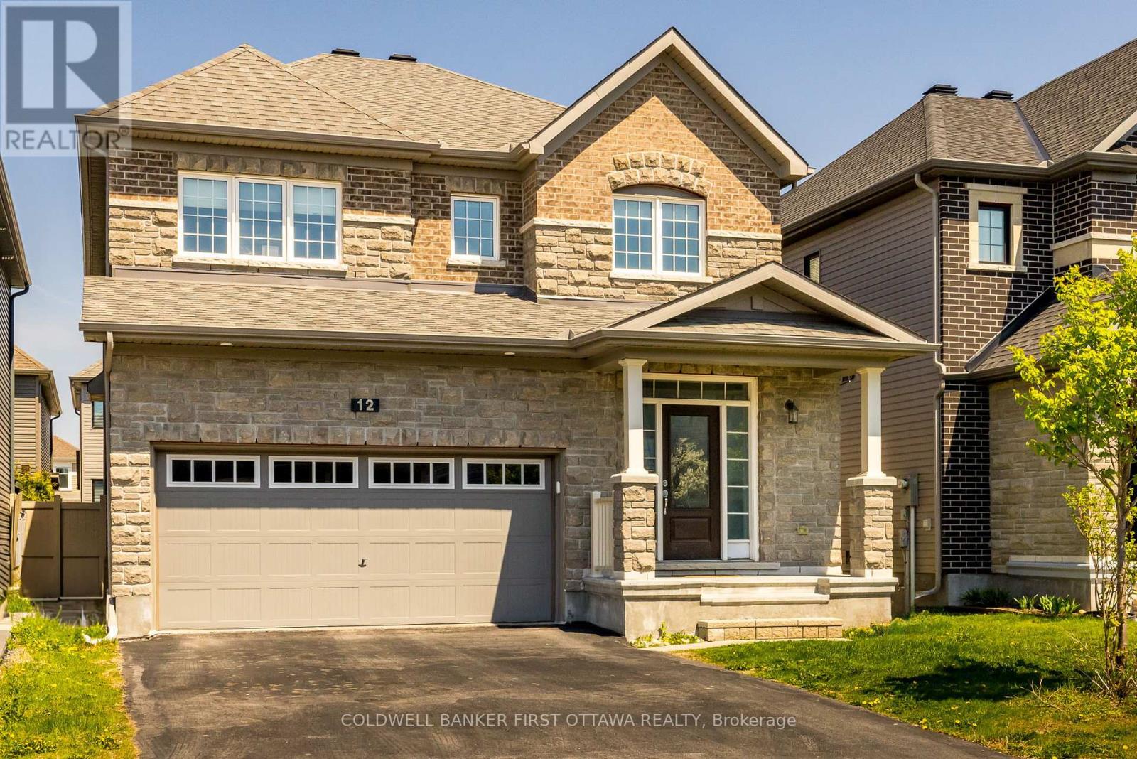 12 Hawks Landing Crescent, Ottawa, Ontario  K2S 1W1 - Photo 4 - X12144680