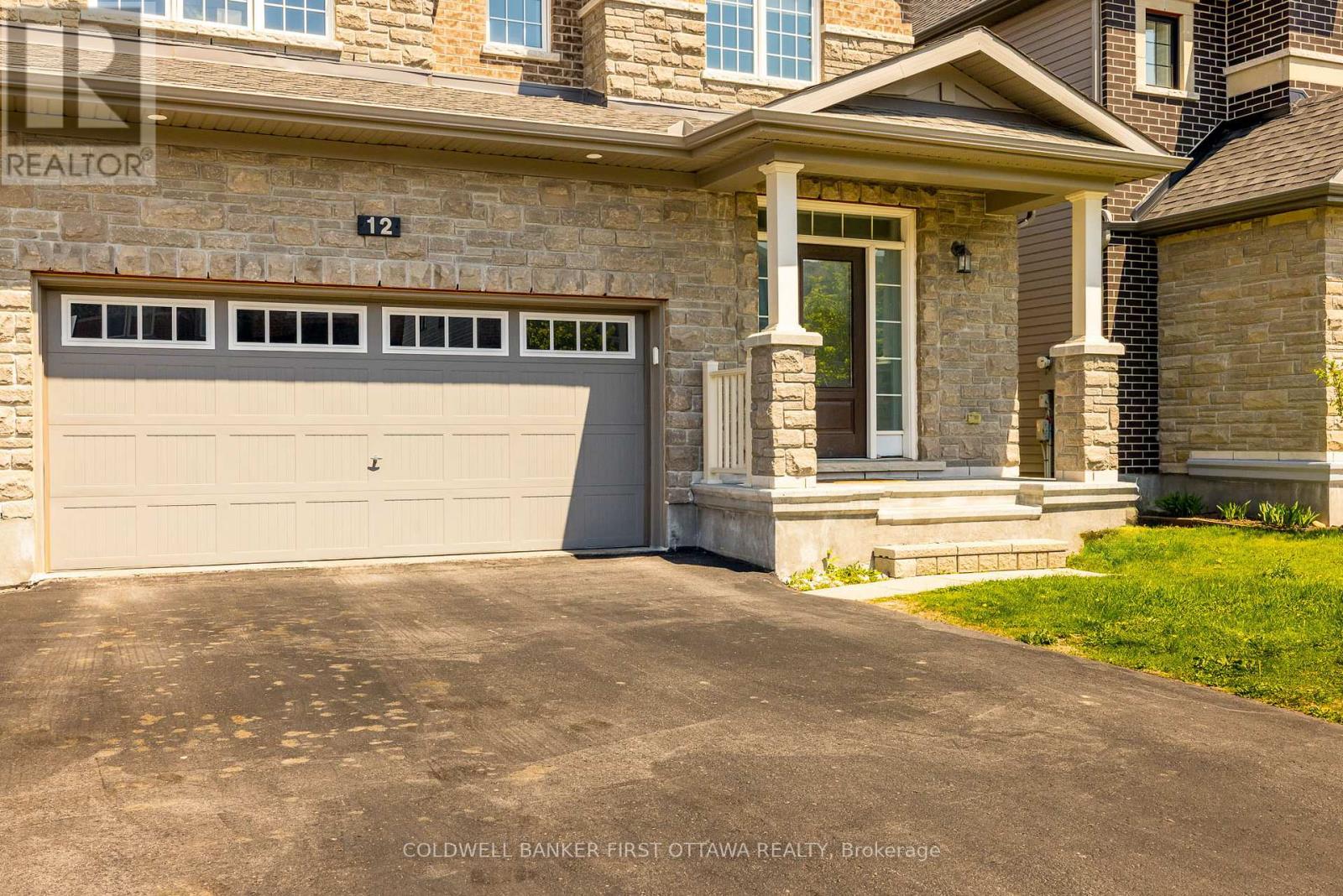 12 Hawks Landing Crescent, Ottawa, Ontario  K2S 1W1 - Photo 5 - X12144680