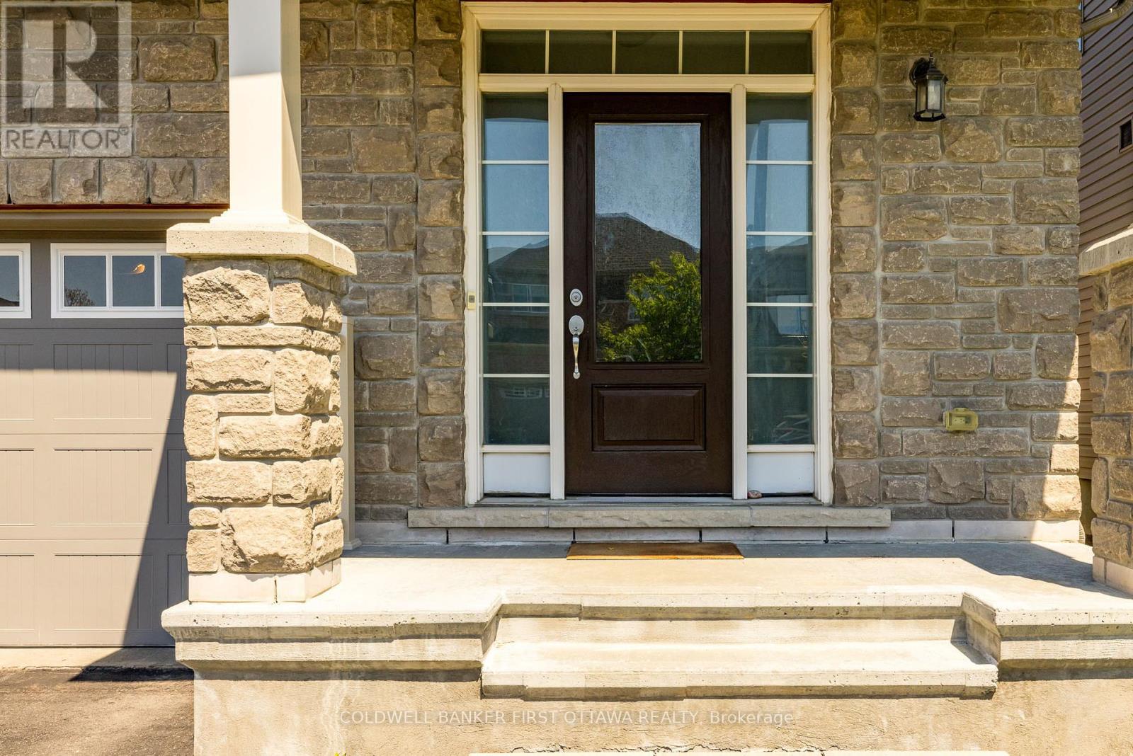 12 Hawks Landing Crescent, Ottawa, Ontario  K2S 1W1 - Photo 7 - X12144680