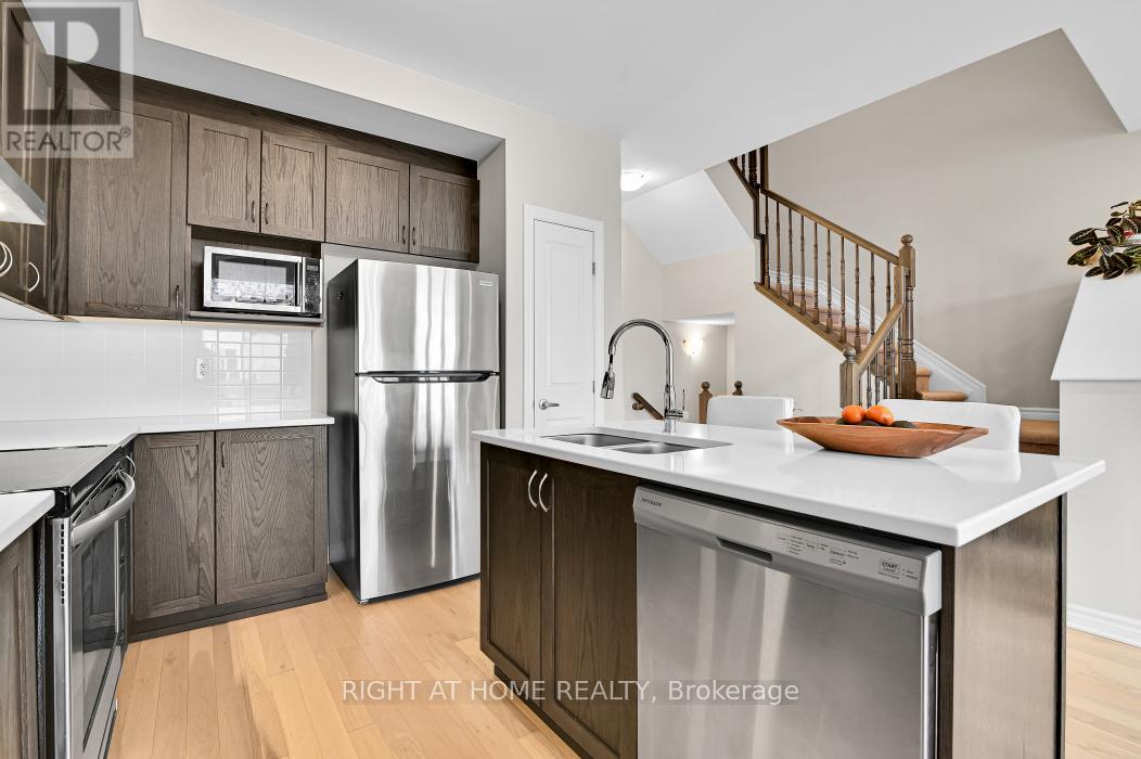 166 Gardenpost Terrace, Ottawa, Ontario  K4A 5G8 - Photo 11 - X12144821