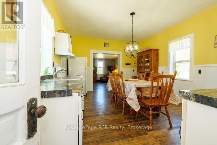 42 Bay Street S, Northern Bruce Peninsula, Ontario  N0H 2R0 - Photo 5 - X12144760