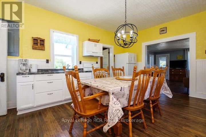 42 Bay Street S, Northern Bruce Peninsula, Ontario  N0H 2R0 - Photo 6 - X12144760