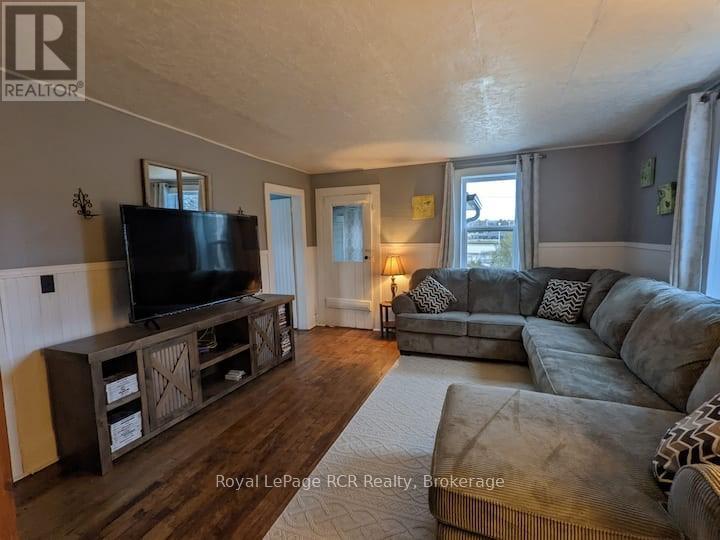 42 Bay Street S, Northern Bruce Peninsula, Ontario  N0H 2R0 - Photo 8 - X12144760