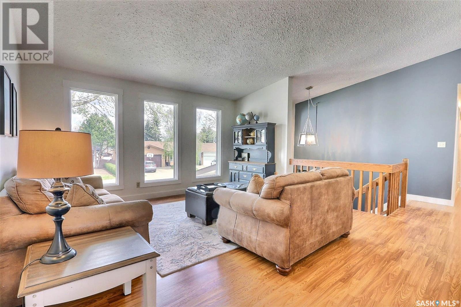 Property at 1575 Bliss CRESCENT image 2
