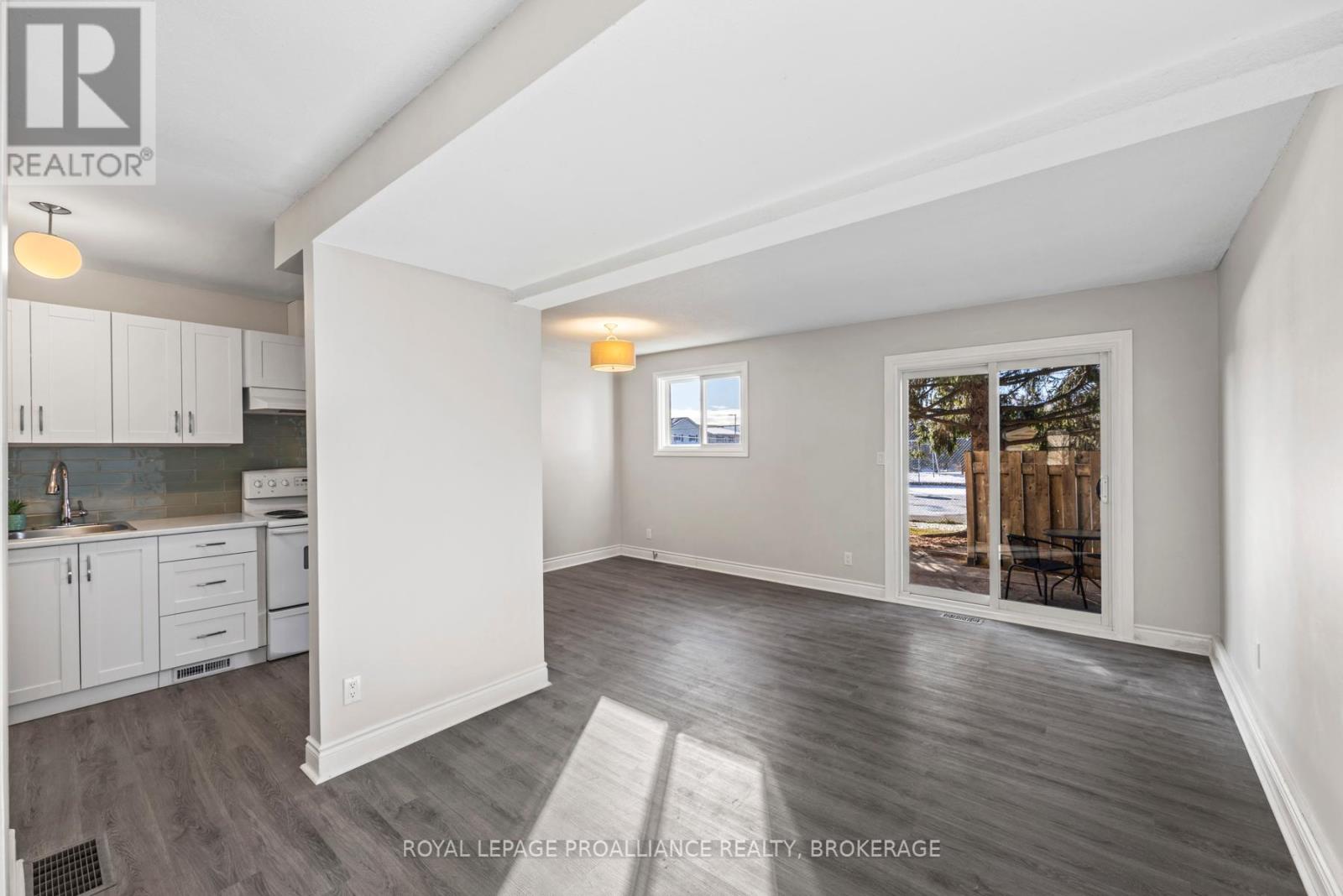 823 Datzell Lane, Kingston, Ontario  K7M 7R7 - Photo 5 - X12093096