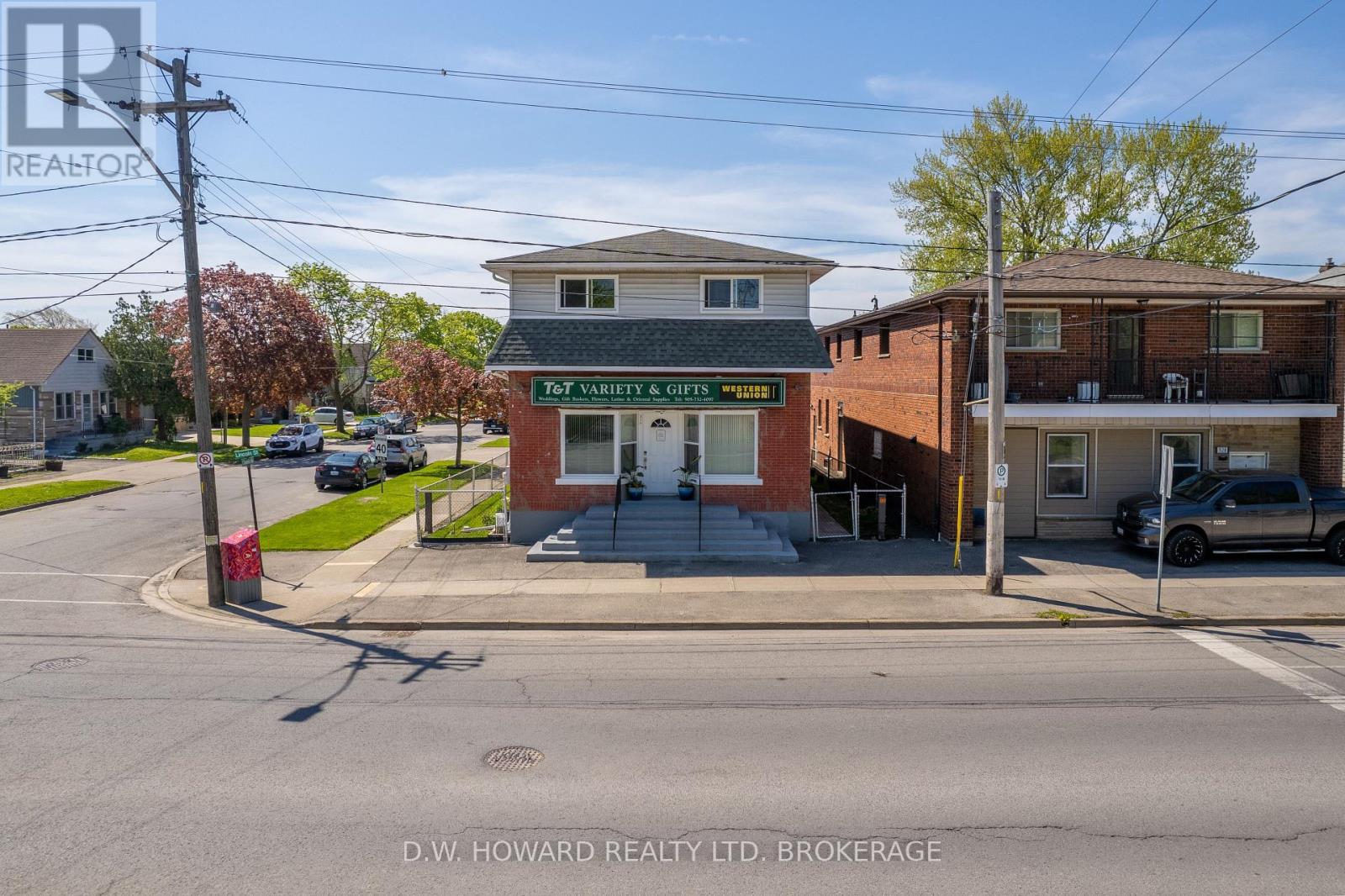 Property at 534 LINCOLN STREET image 2