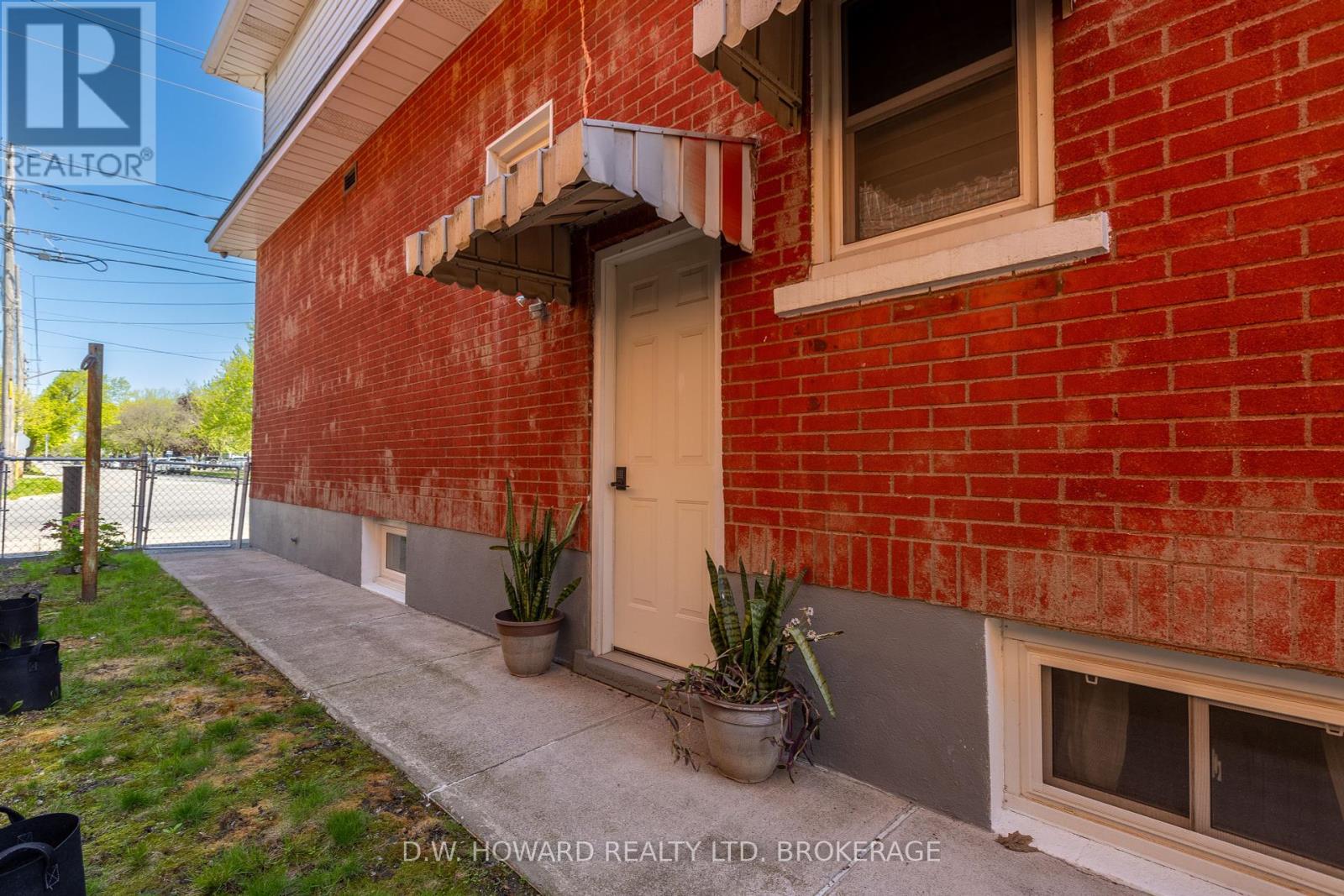 534 Lincoln Street, Welland, Ontario  L3B 4P2 - Photo 5 - X12144677