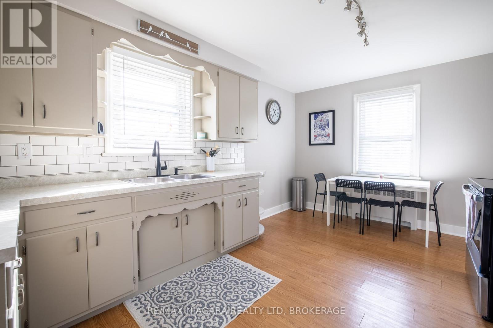 4939 Hamilton Street, Niagara Falls, Ontario  L2E 2V9 - Photo 8 - X12144698
