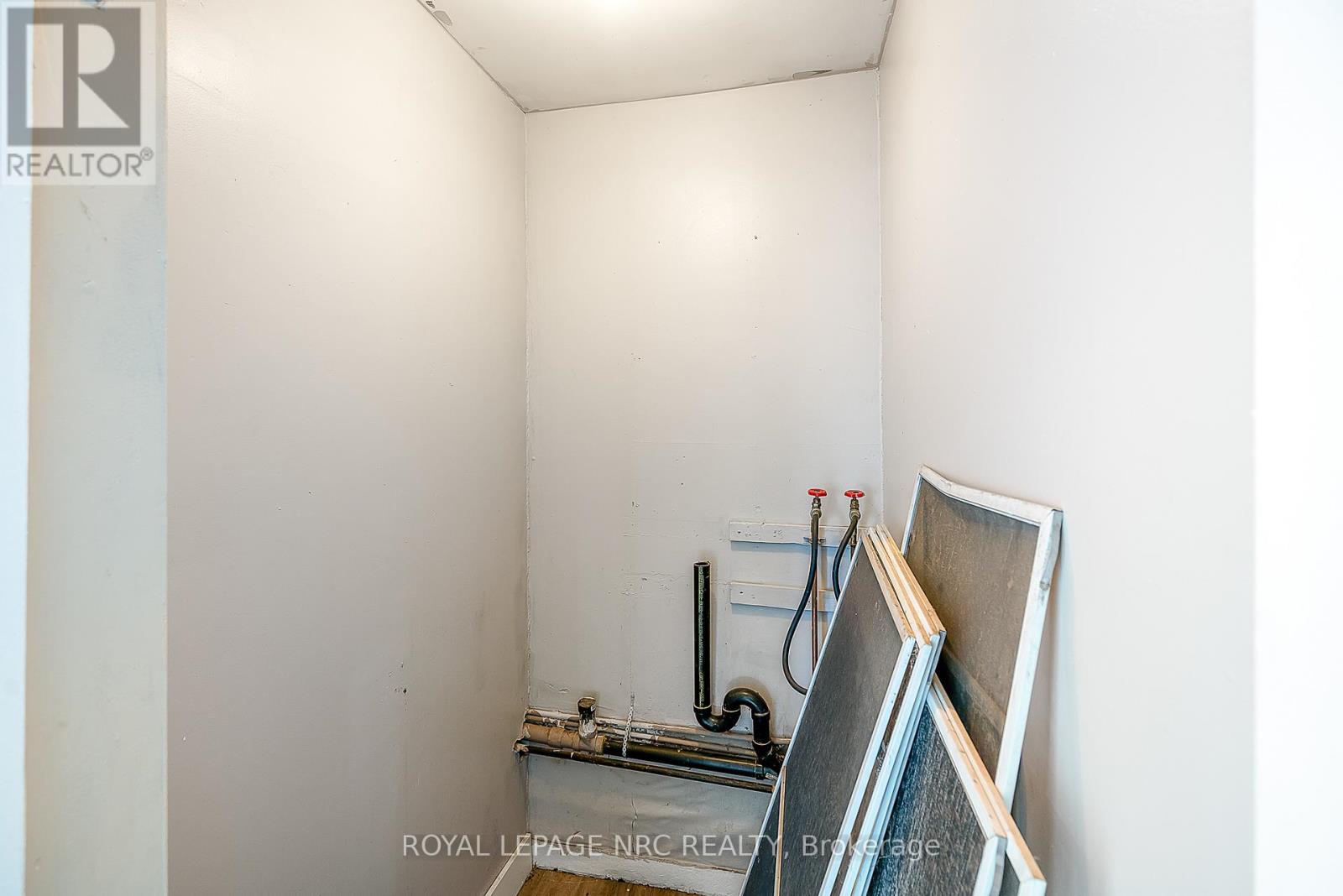 396 Main Street W, Port Colborne, Ontario  L3K 3W1 - Photo 13 - X12144826