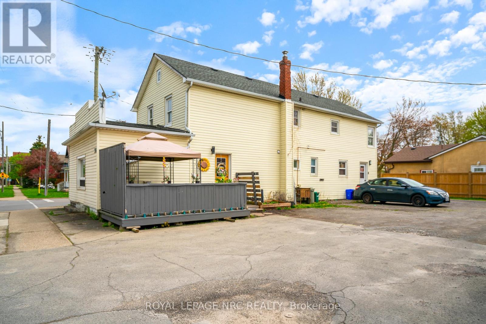 Property at 396 MAIN STREET W image 3