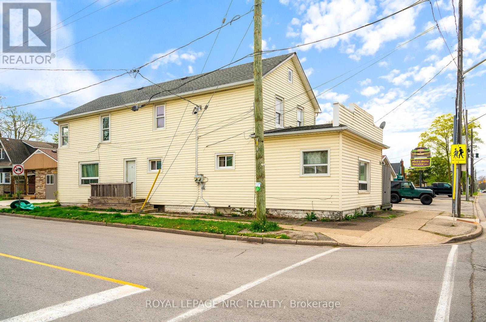 Property at 396 MAIN STREET W image 5