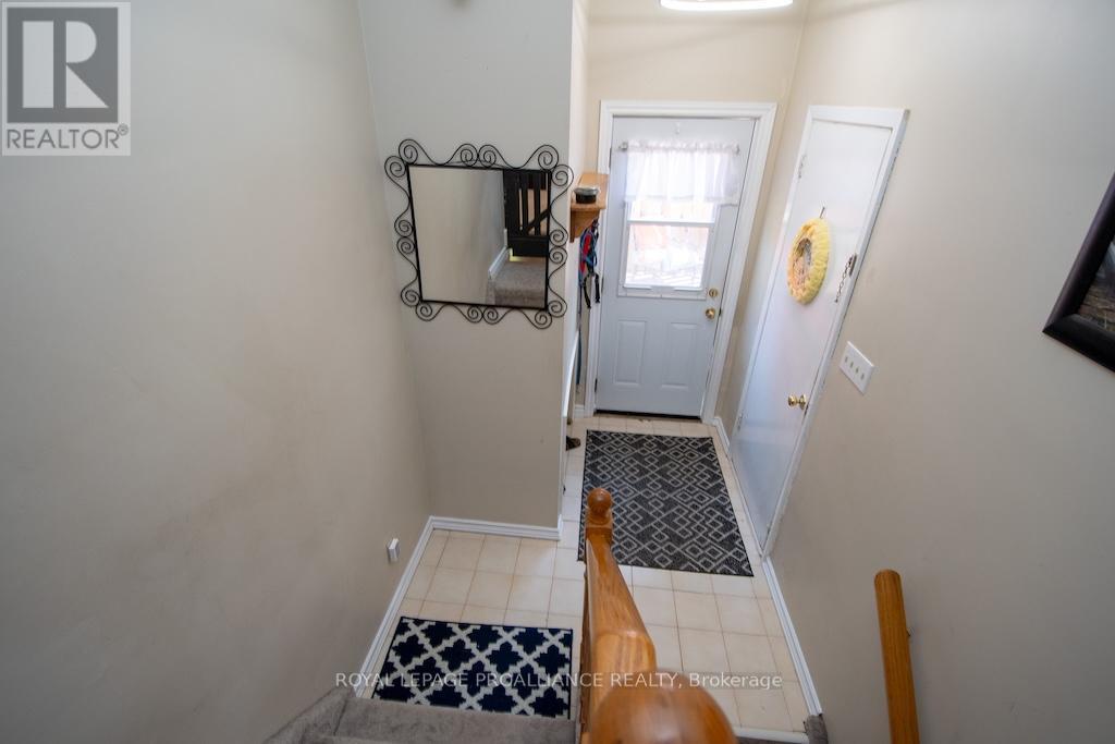 1060 Glendale Drive, Peterborough North, Ontario  K9H 6M4 - Photo 10 - X12144894