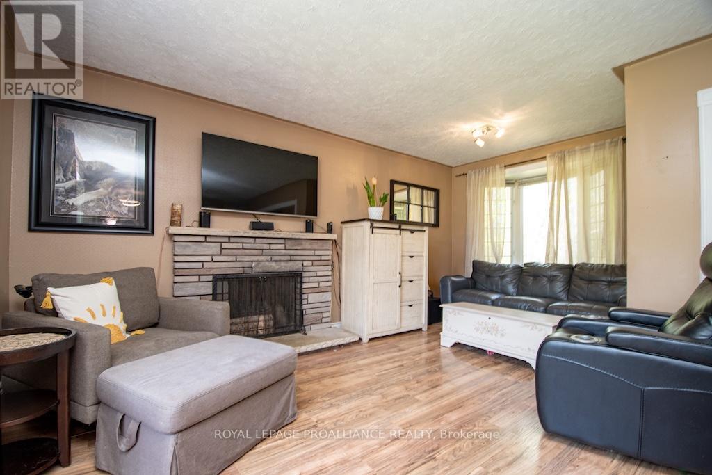 1060 Glendale Drive, Peterborough North, Ontario  K9H 6M4 - Photo 4 - X12144894