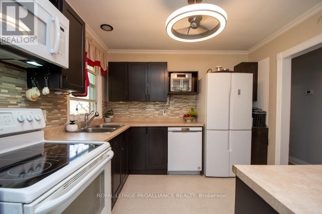 1060 Glendale Drive, Peterborough North, Ontario  K9H 6M4 - Photo 6 - X12144894