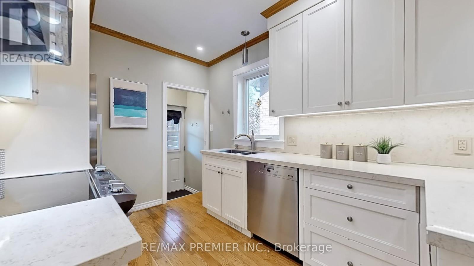 77 Gatwick Avenue, Toronto, Ontario  M4C 1W4 - Photo 14 - E12144465
