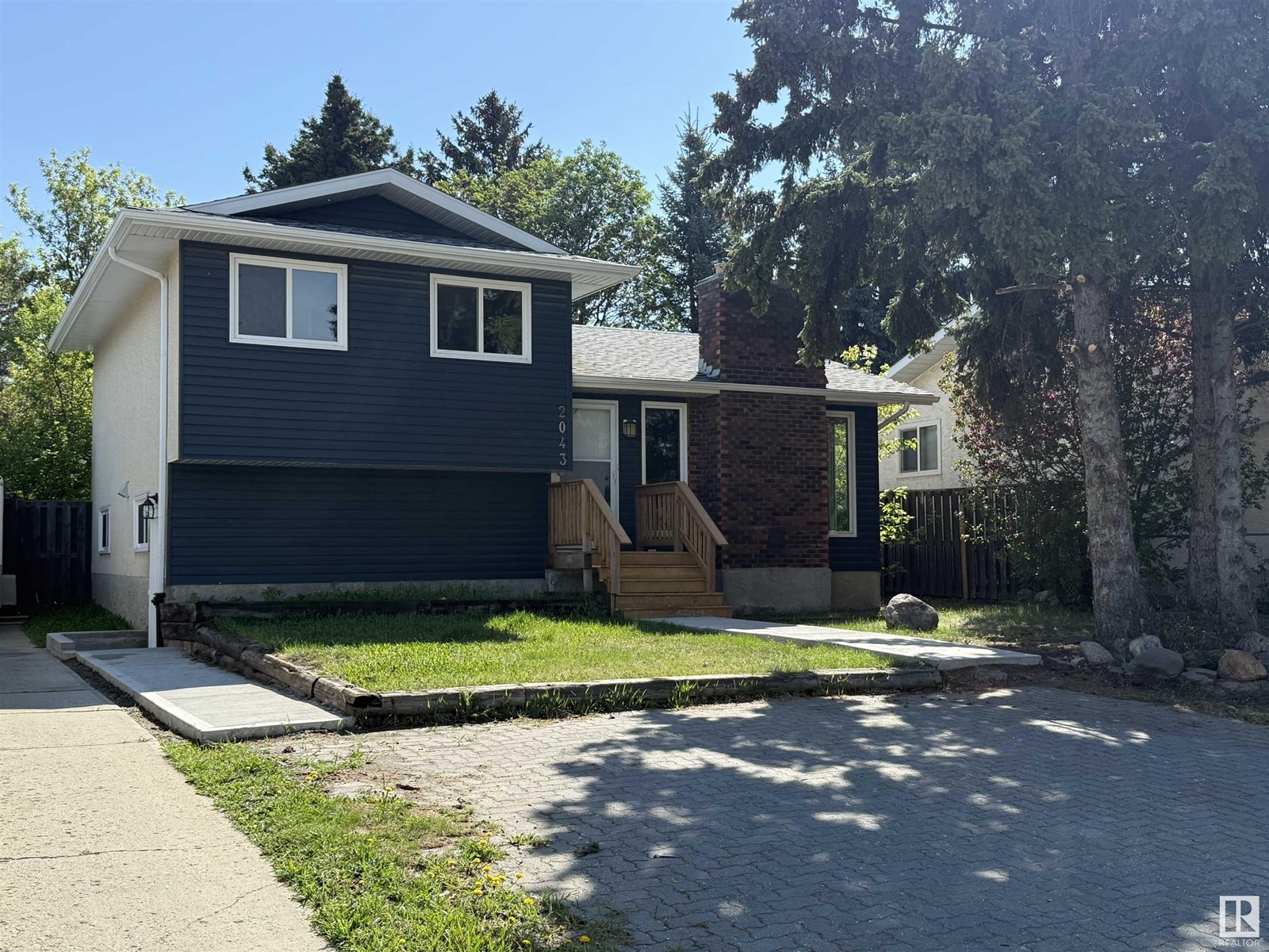 2043 49a St Nw, Edmonton, Alberta  T6L 2W9 - Photo 1 - E4425689