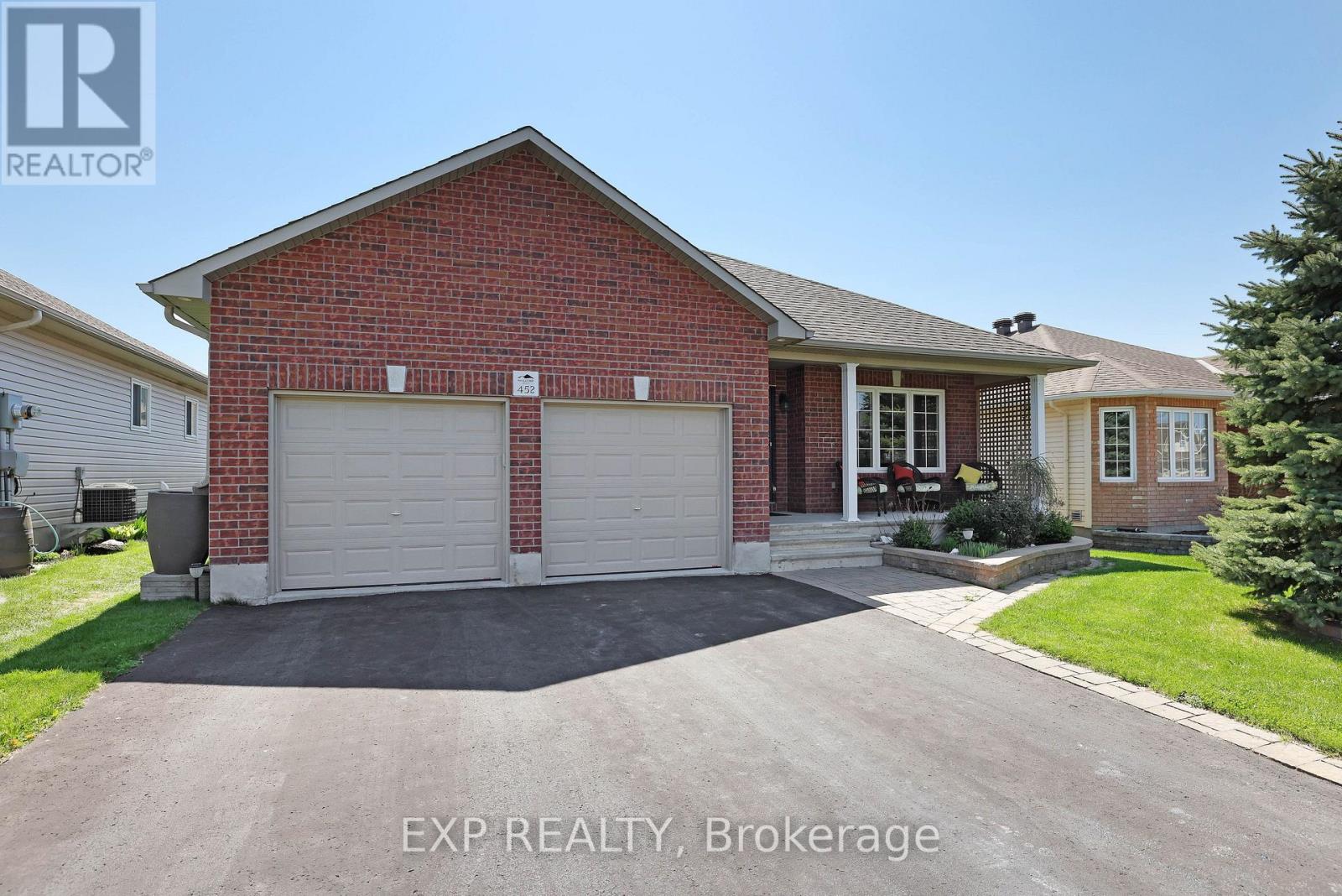 452 Van Dusen Street E, Mississippi Mills, Ontario  K0A 1A0 - Photo 2 - X12144858