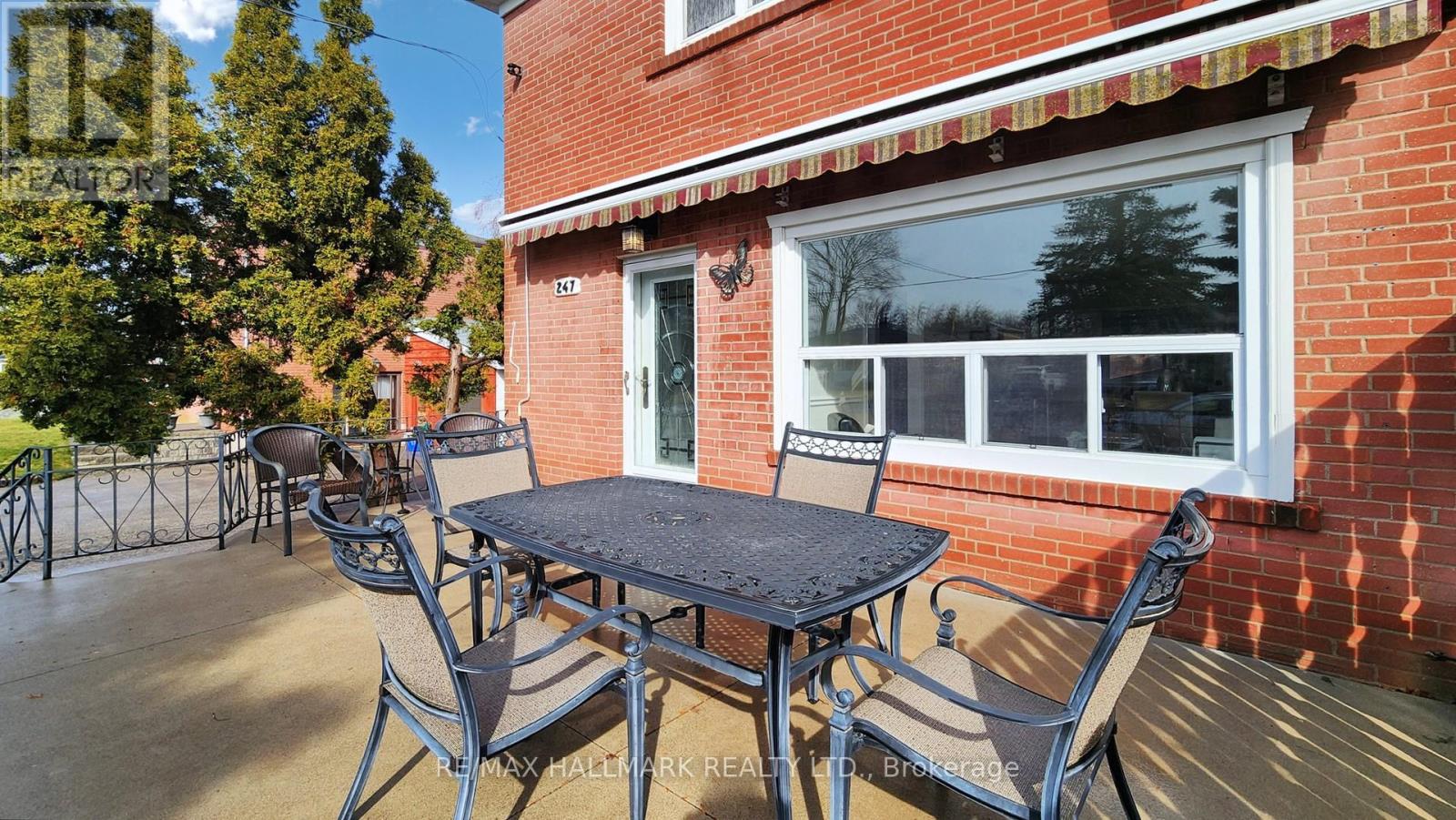 Property at 247 DEMAINE CRESCENT image 4