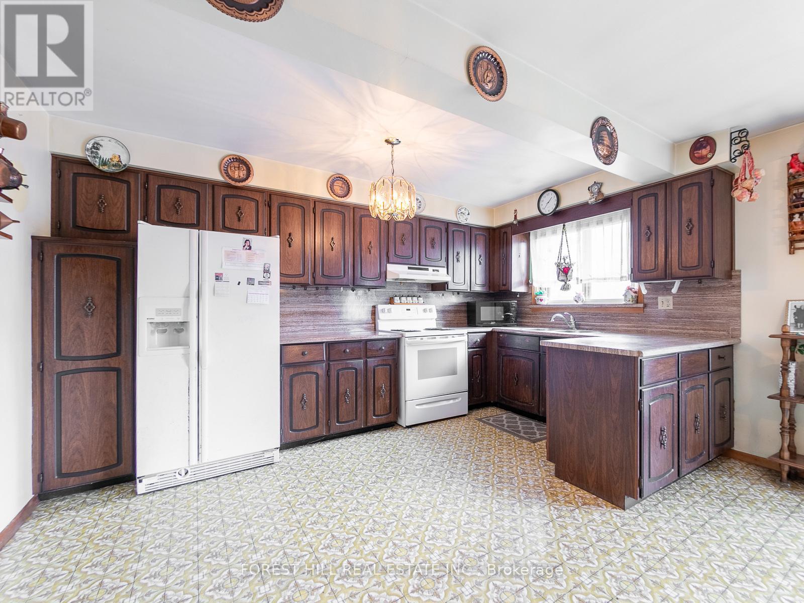 221 Elgin Mills Road W, Richmond Hill, Ontario  L4C 4M1 - Photo 4 - N12144606