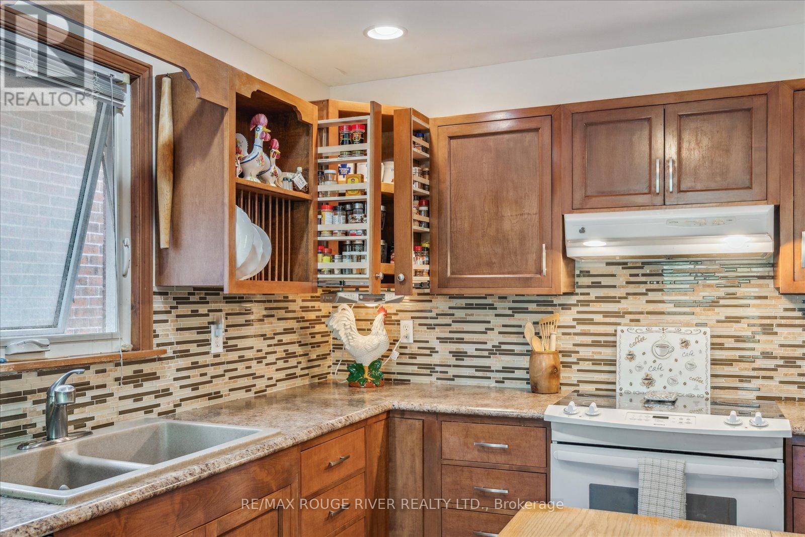 77 Garden Street, Whitby, Ontario  L1N 9E7 - Photo 14 - E12144753