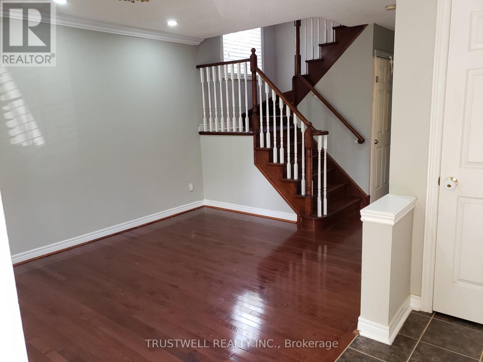 Upper - 2120 Erin Gate Boulevard, Pickering, Ontario  L1X 2V3 - Photo 11 - E12144822