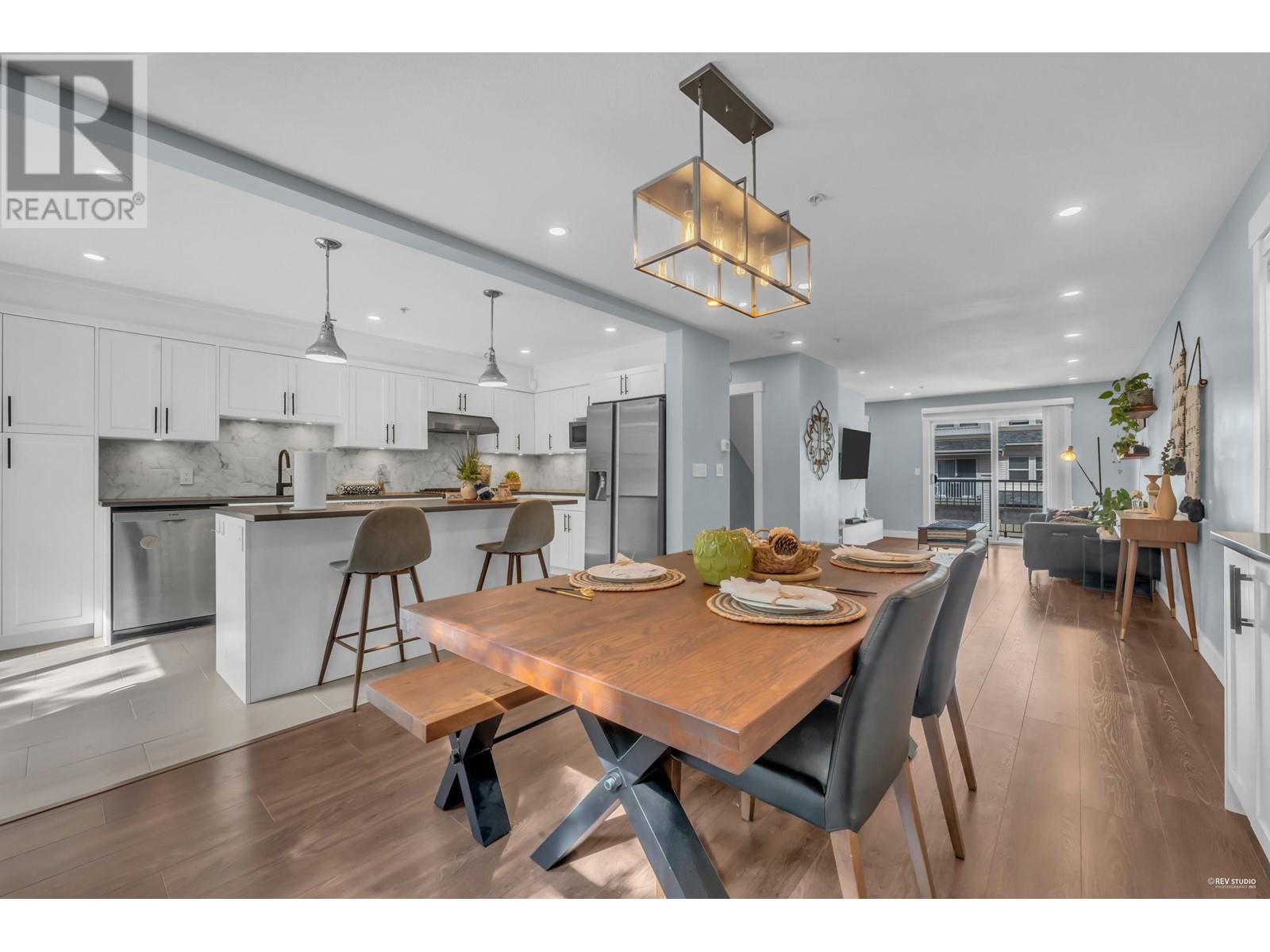 18 1260 Riverside Drive, Port Coquitlam, British Columbia  V3B 8C7 - Photo 1 - R3002052