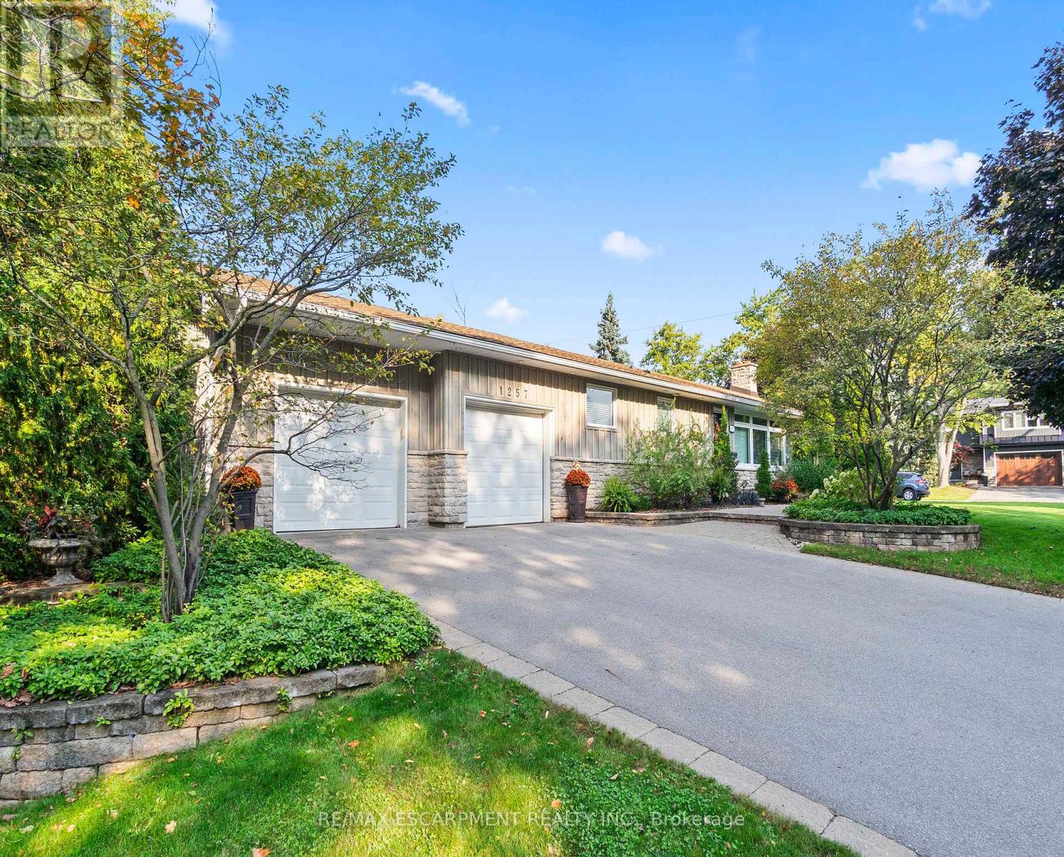 Property at 1257 HILLVIEW CRESCENT image 1