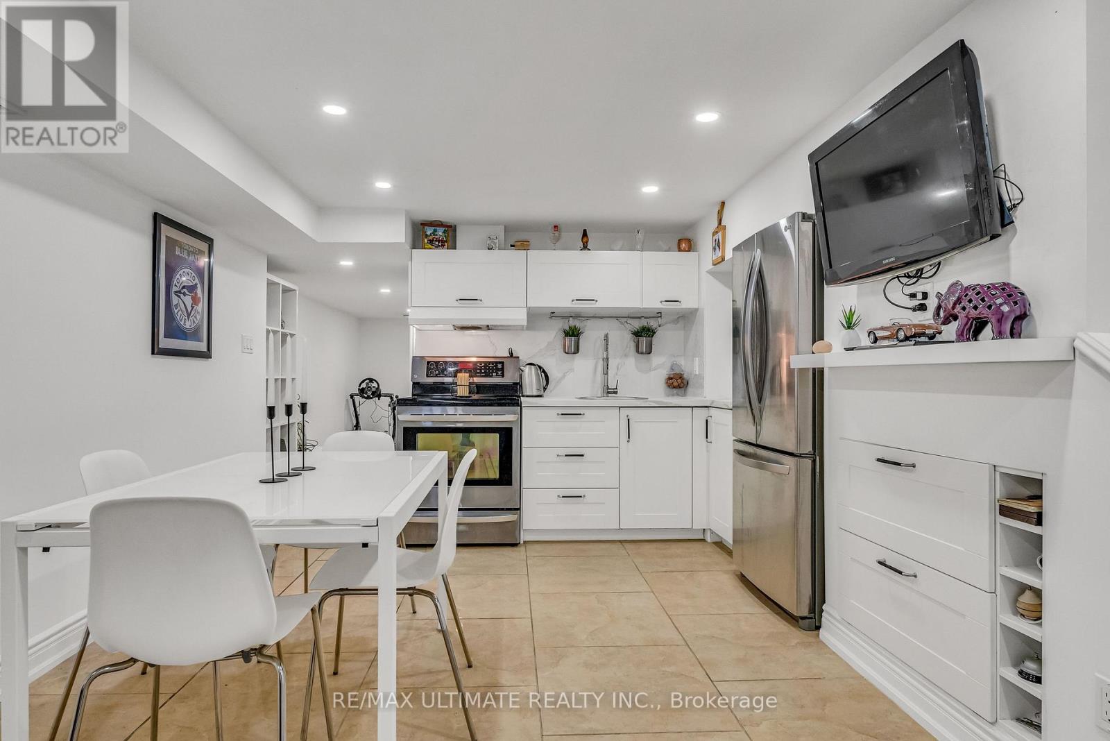 420 Harvie Avenue, Toronto, Ontario  M6E 4L8 - Photo 28 - W12144500
