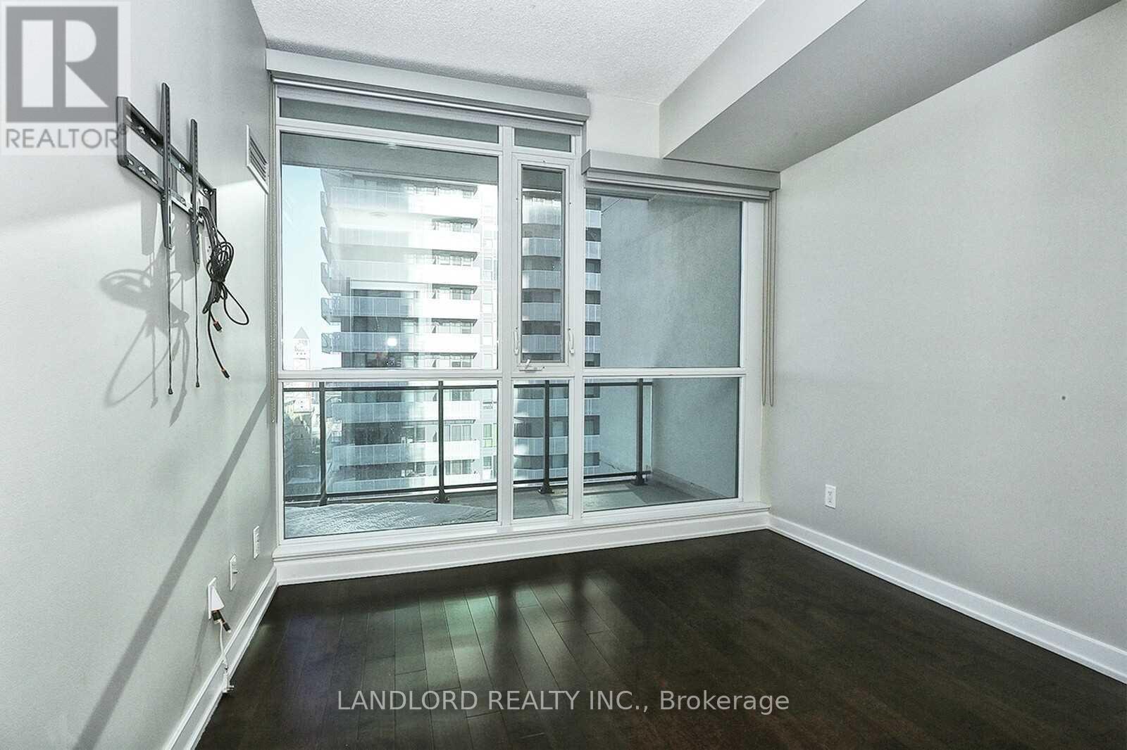 2401 - 4070 Confederation Parkway, Mississauga, Ontario  L5B 0E9 - Photo 19 - W12144558