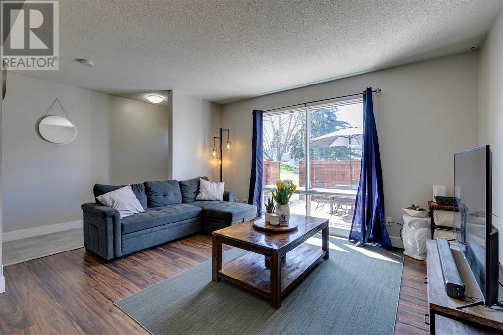 Property at 168, 330 Canterbury Drive SW image 5