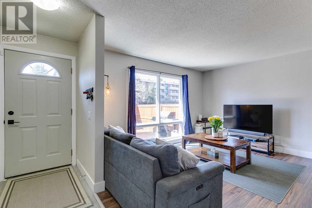 Property at 168, 330 Canterbury Drive SW image 2