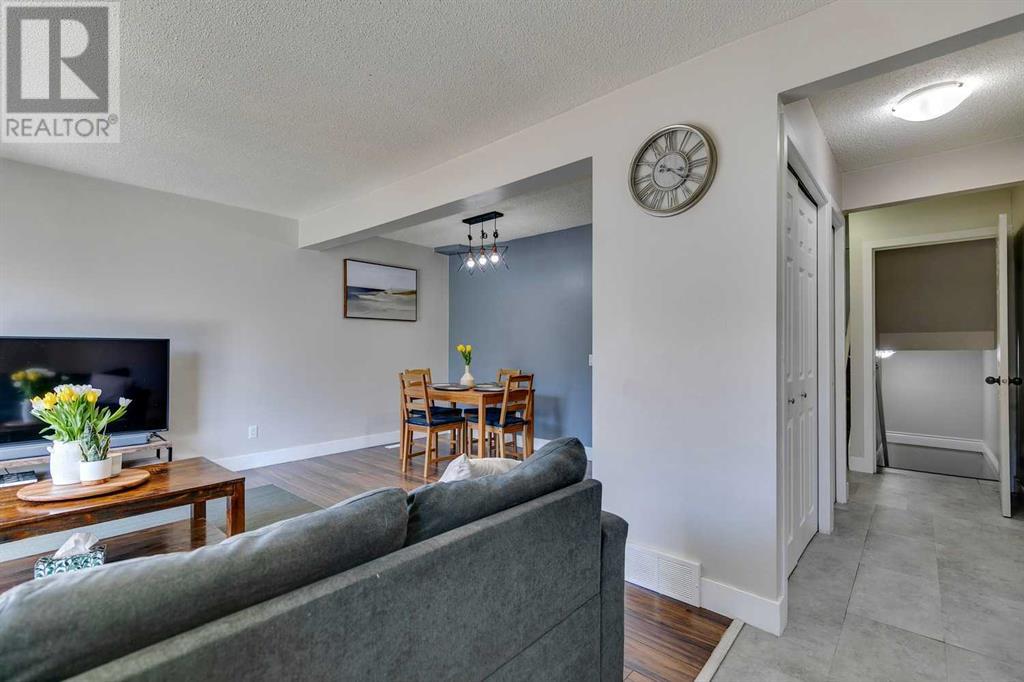 Property at 168, 330 Canterbury Drive SW image 4