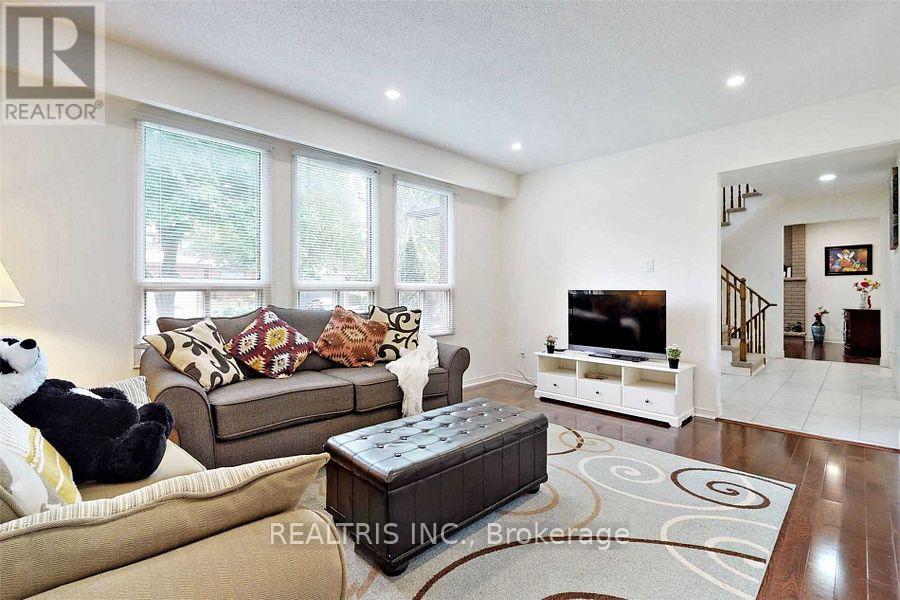 68 Gretman Crescent, Markham, Ontario  L3T 5M2 - Photo 6 - N12144762