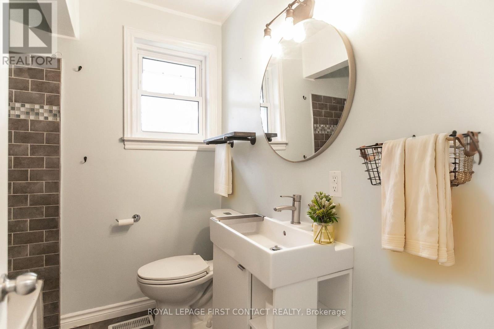 205 Wellington Street E, Barrie (Wellington), Ontario  L4M 2C9 - Photo 10 - S12144670