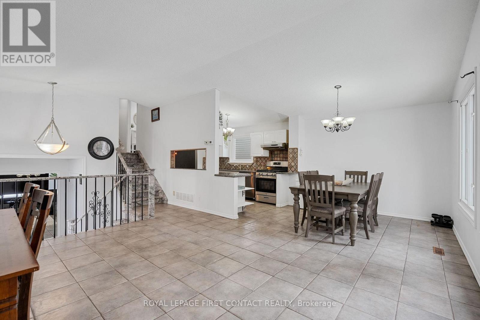 55 Rosenfeld Drive, Barrie, Ontario  L4M 5X5 - Photo 9 - S12144794