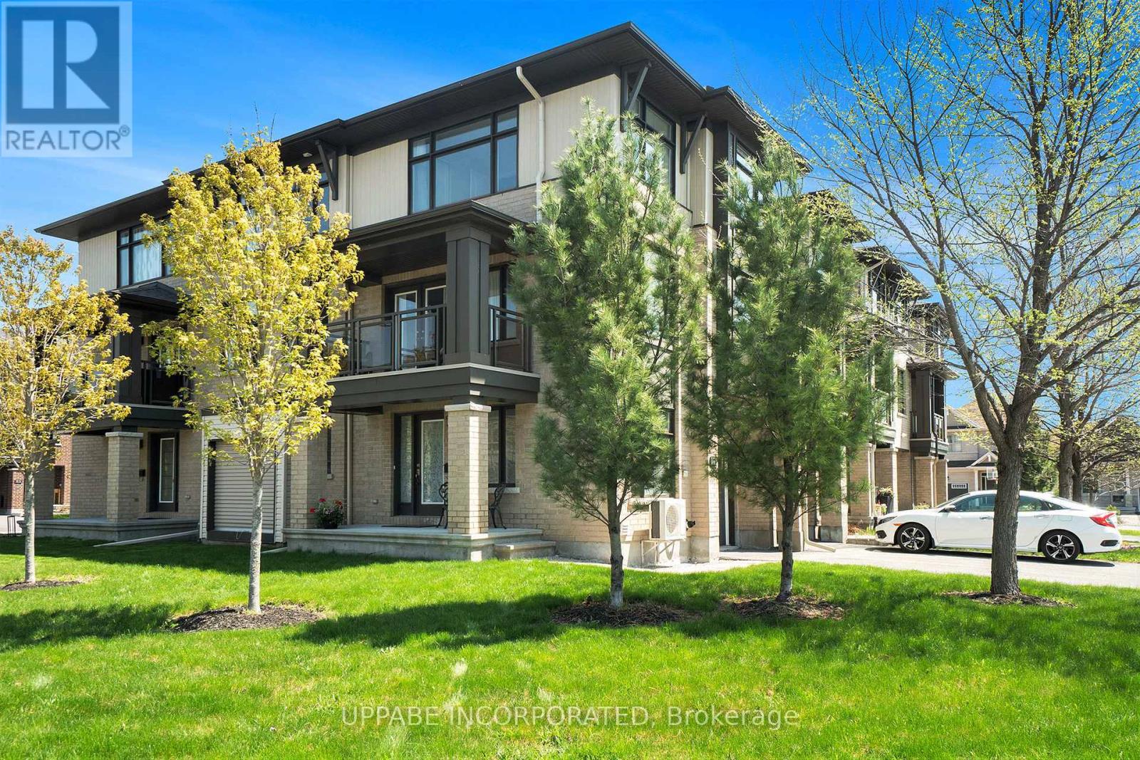 71 Blueheart Bay Street, Ottawa, Ontario  K2J 5B2 - Photo 3 - X12144880