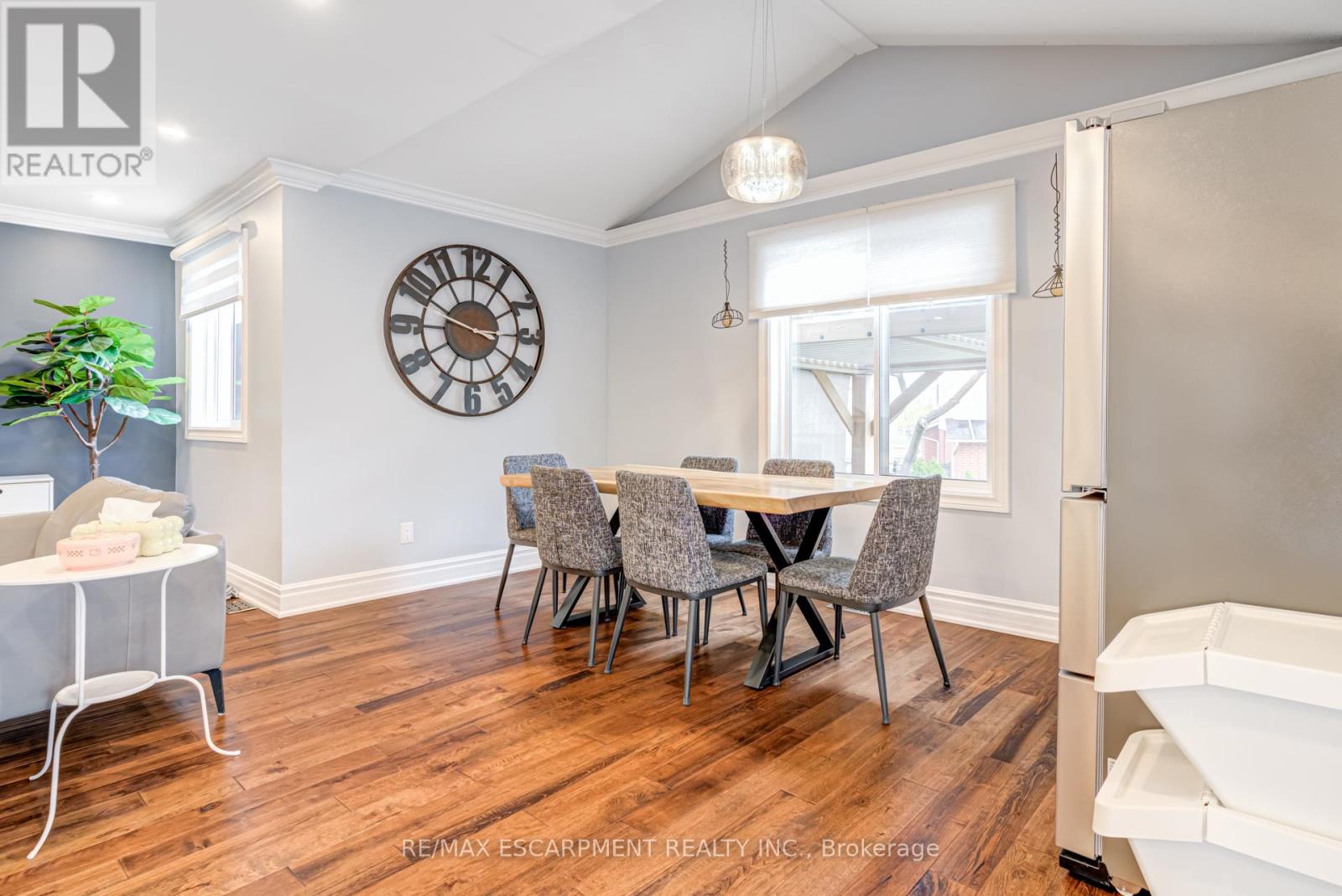 7 Magenta Court, Hamilton, Ontario  L9B 2V9 - Photo 12 - X12144477