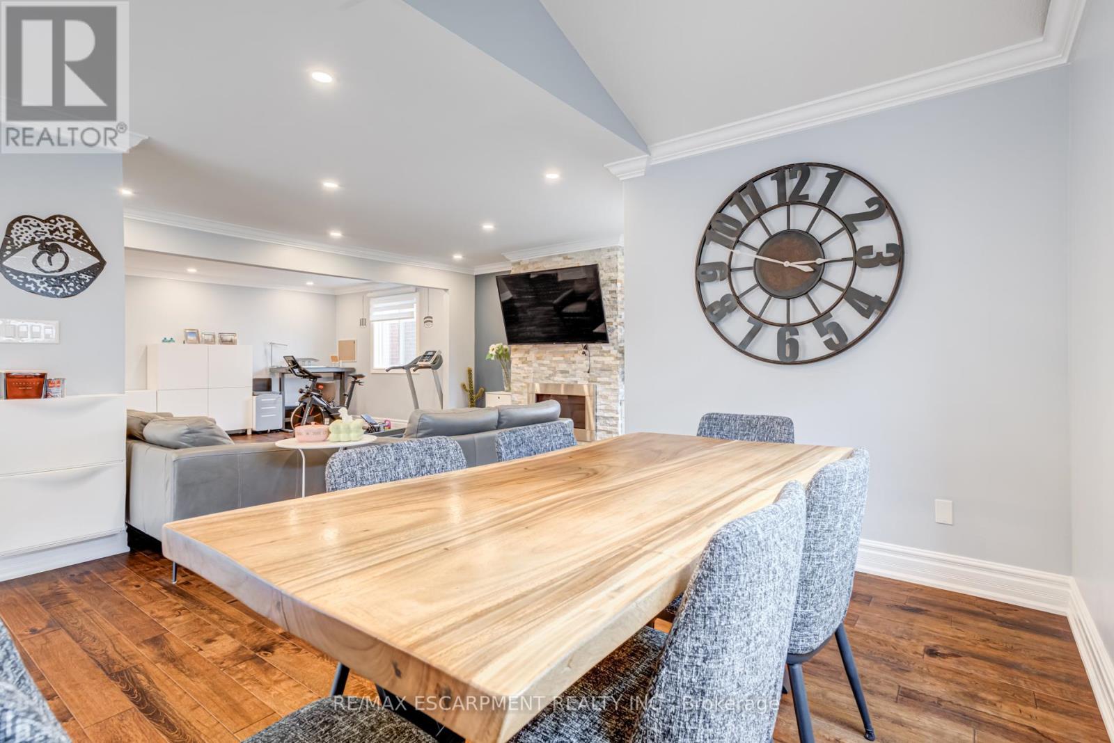 7 Magenta Court, Hamilton, Ontario  L9B 2V9 - Photo 13 - X12144477