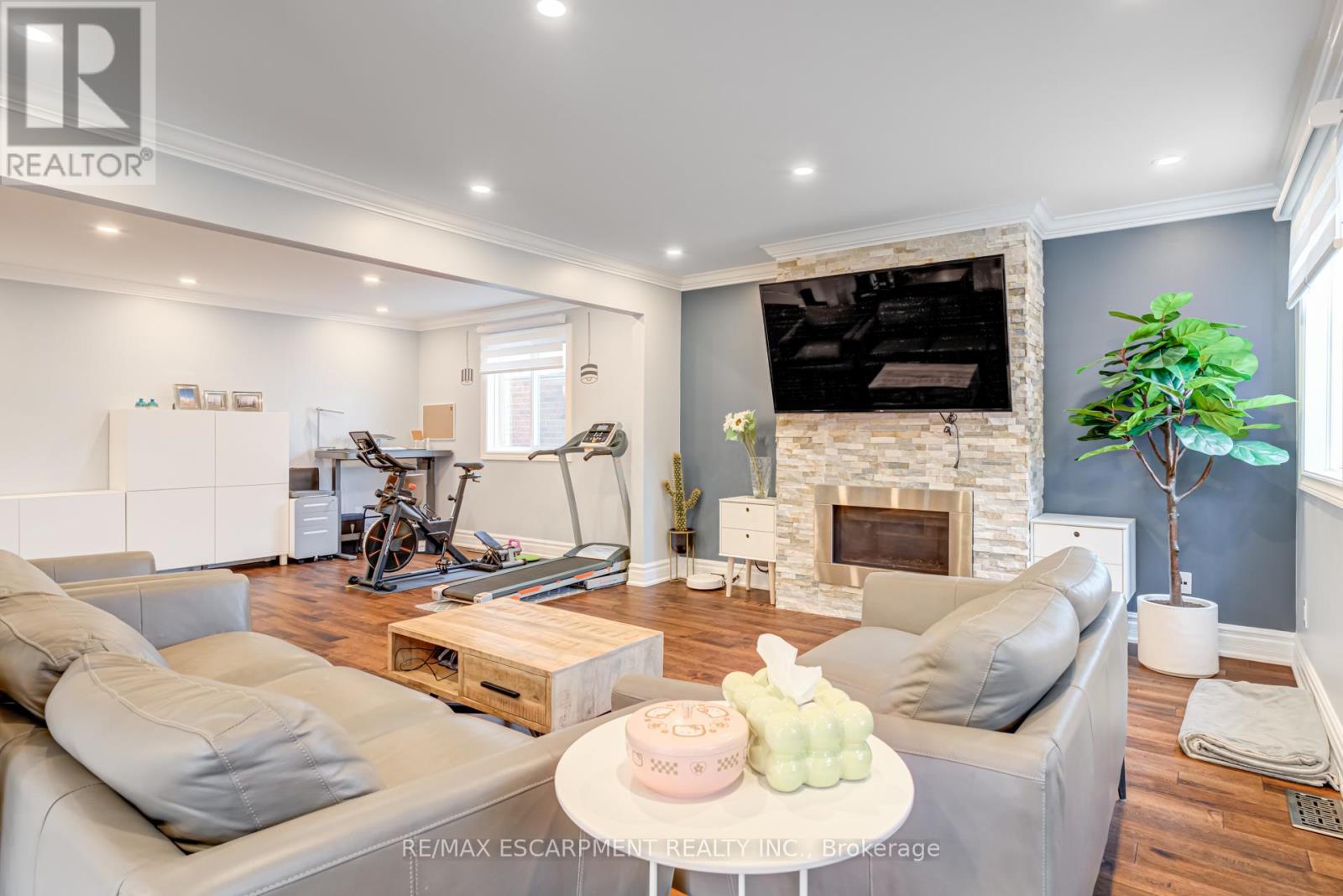 7 Magenta Court, Hamilton, Ontario  L9B 2V9 - Photo 14 - X12144477