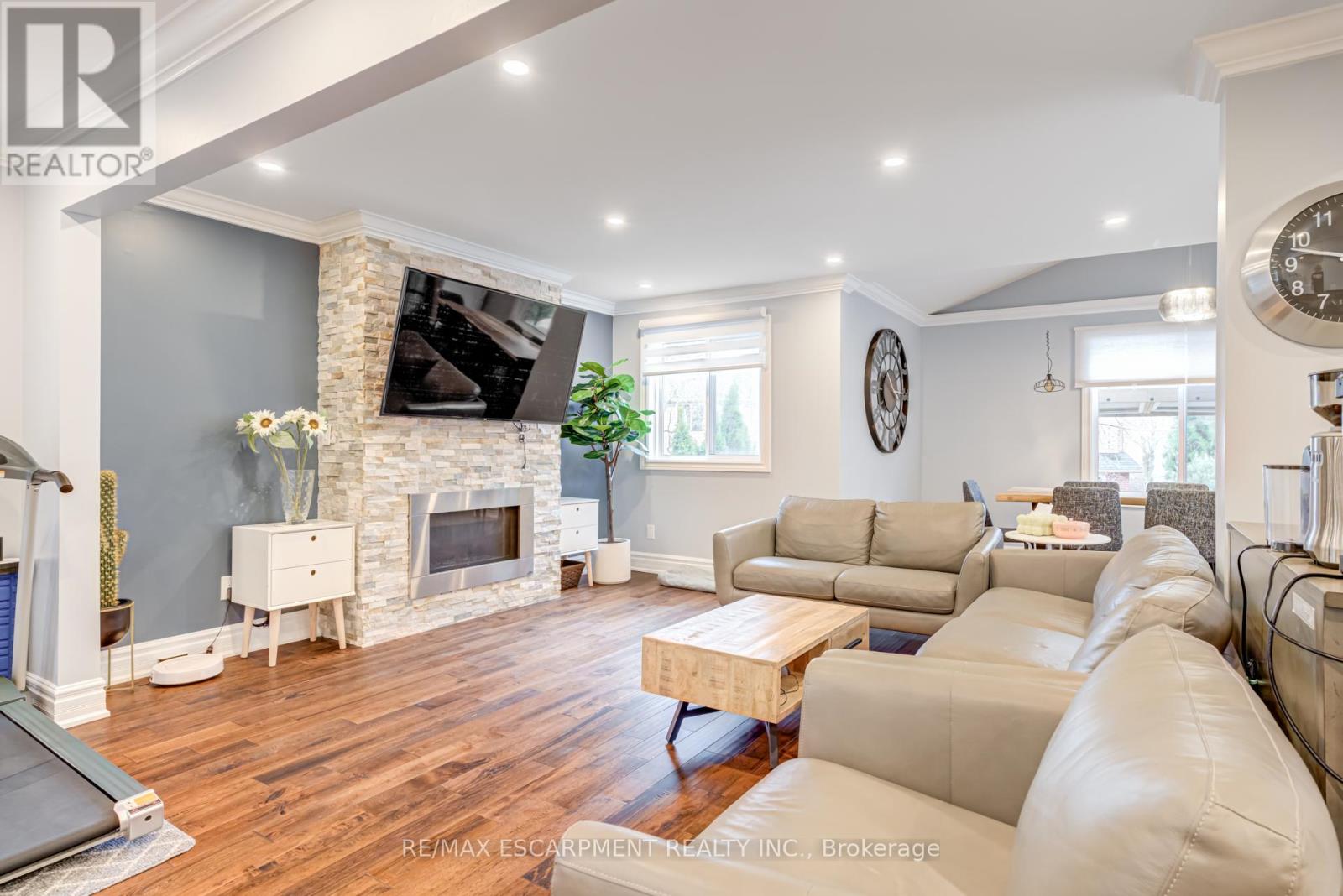 7 Magenta Court, Hamilton, Ontario  L9B 2V9 - Photo 15 - X12144477