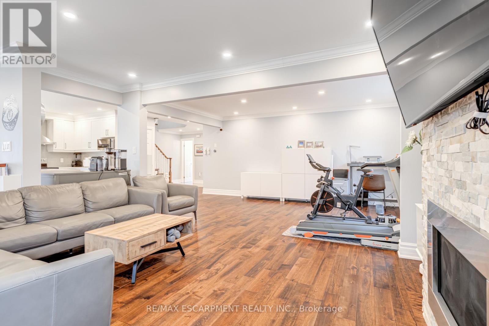 7 Magenta Court, Hamilton, Ontario  L9B 2V9 - Photo 16 - X12144477