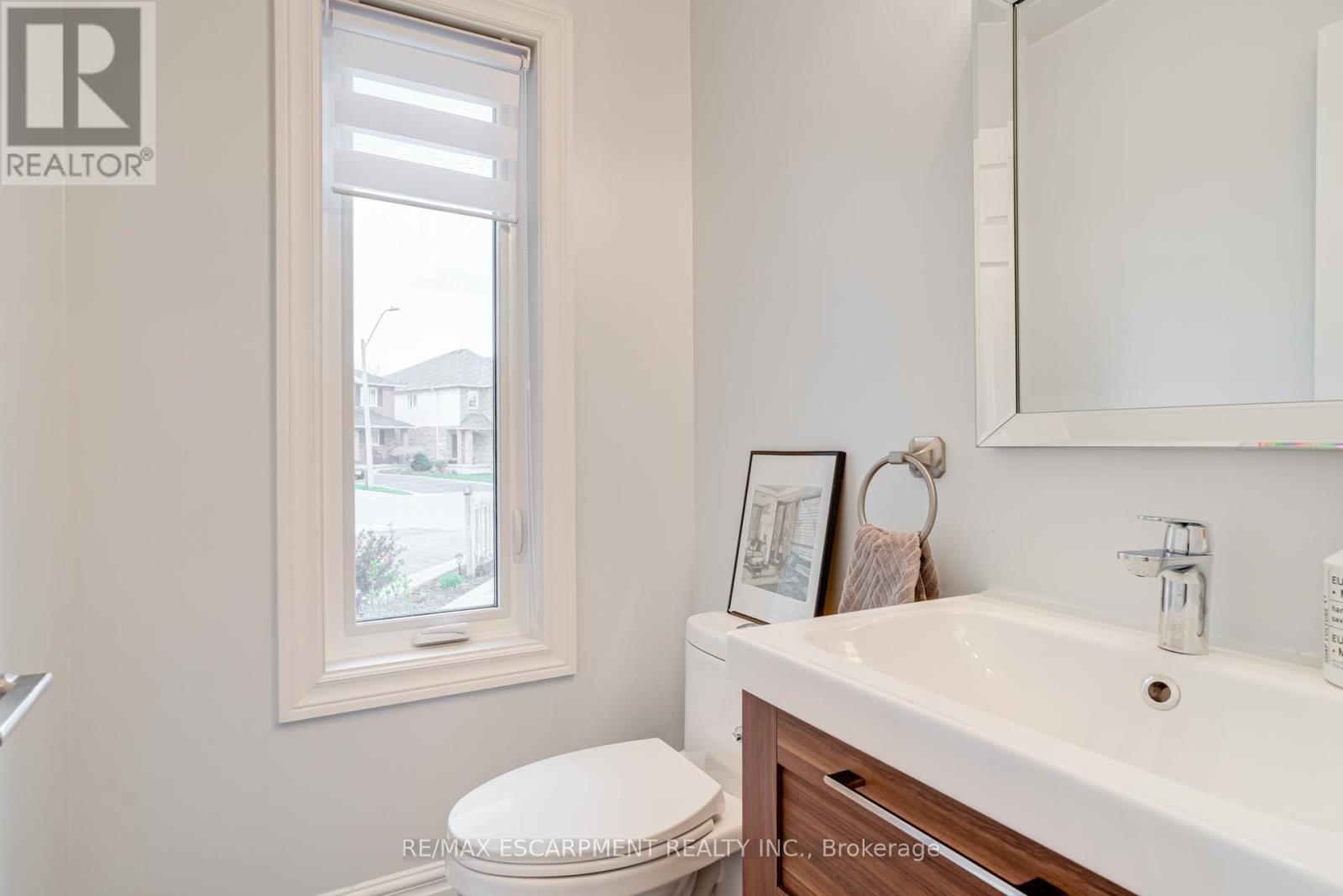 7 Magenta Court, Hamilton, Ontario  L9B 2V9 - Photo 19 - X12144477