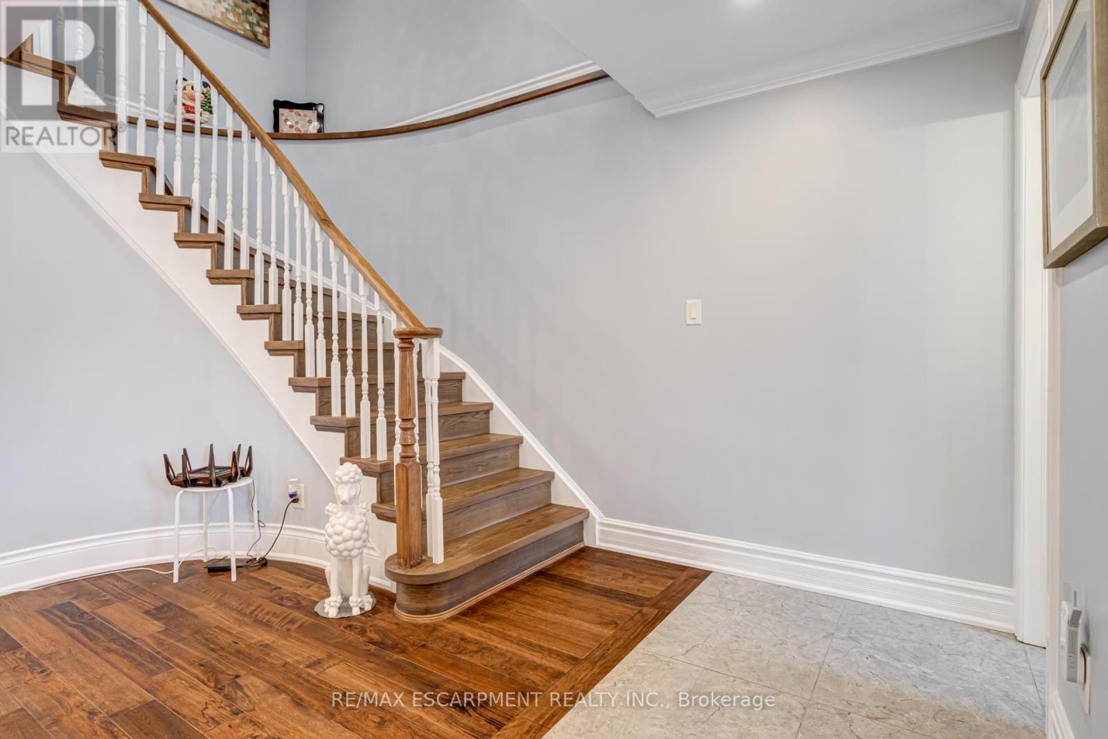 7 Magenta Court, Hamilton, Ontario  L9B 2V9 - Photo 20 - X12144477