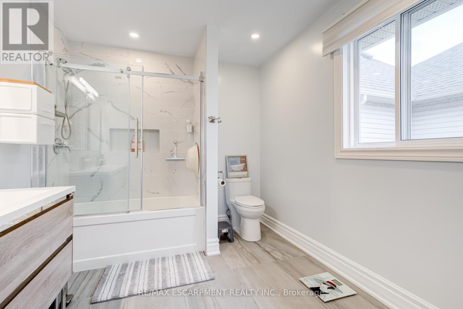 7 Magenta Court, Hamilton, Ontario  L9B 2V9 - Photo 25 - X12144477